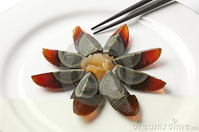mille-ans-d-oeufs-de-canard-avec-du-gingembre-12953319.jpg